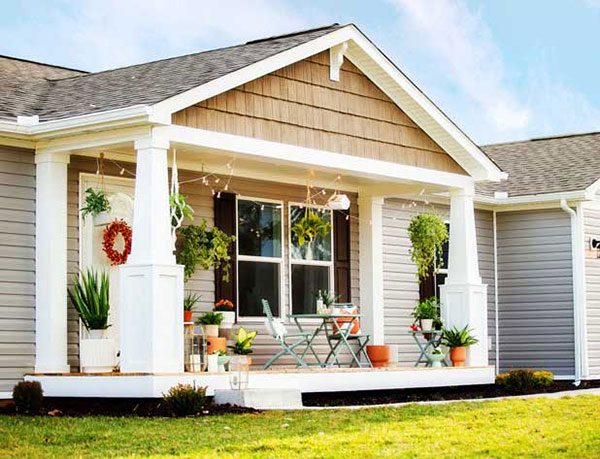 Exterior of manufactured home with yard